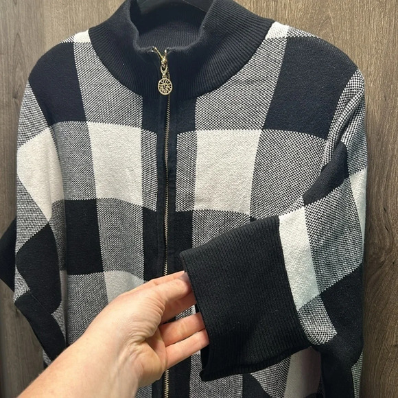 ANNE KLEIN Zip Front Plaid Sweater - Picture 2 of 6